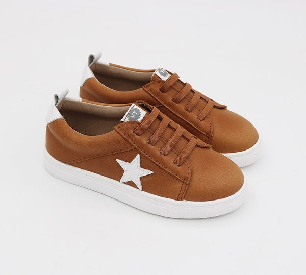 Low Top Sneakers - Weathered Brown / White Leather Star